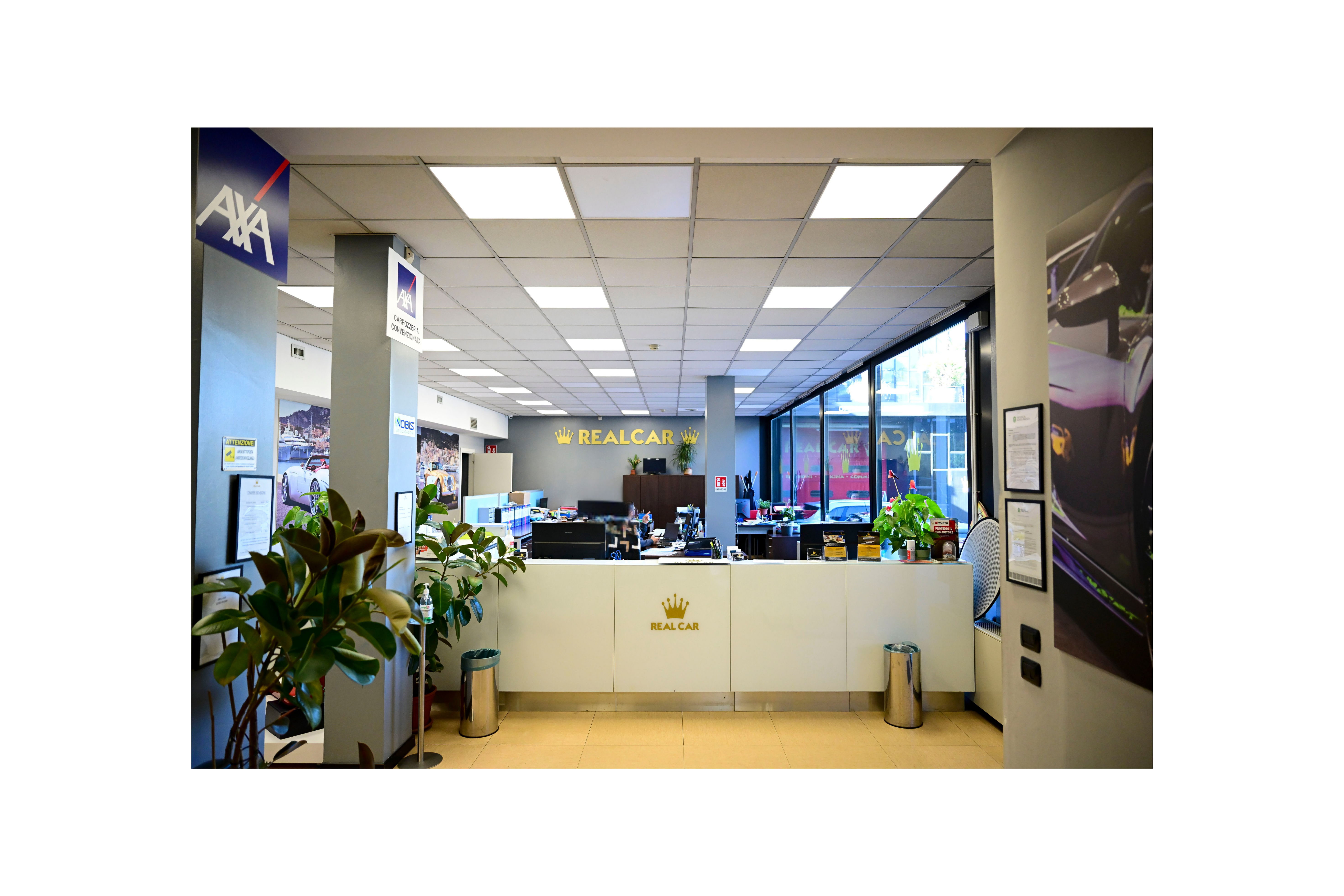 Reception Real Car — Accoglienza clienti a Desio